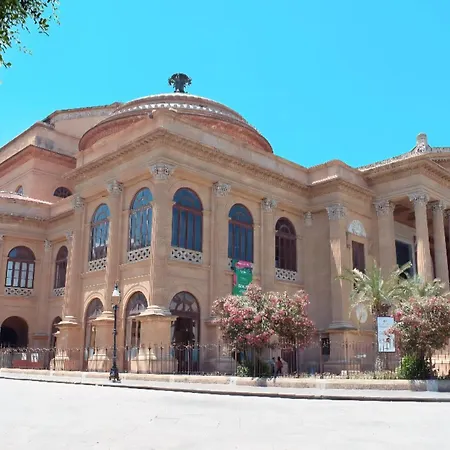 Finestre Sul Massimo - Centro Storico Апартаменты *